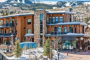 Superb luxury apartments with slopeside access in Snowmass. Photo: Snowmass Mountain Lodging.